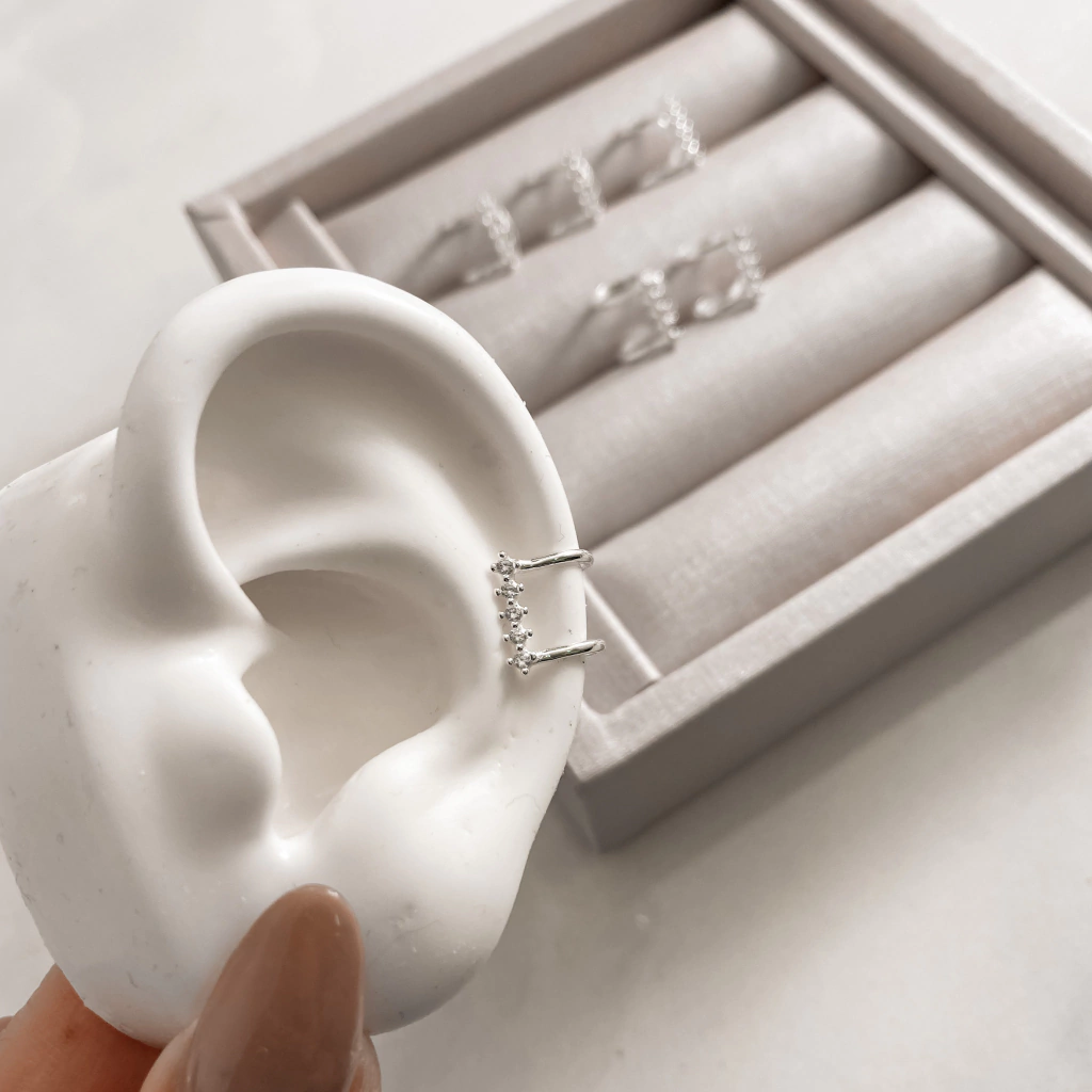 Piercing Fake duas voltas com detalhe Zircônia