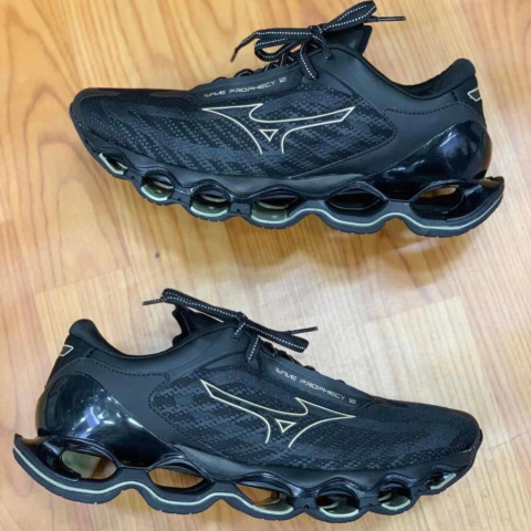 Tênis Mizuno Wave Prophecy 12 - Preto e Dourado