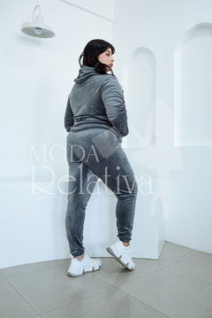 Imagen de CONJUNTO PLUSH BUZO + JOGGER TABIT Gris TALLES ESPECIALES DEL 7 AL 10