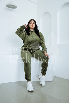 Imagen de CONJUNTO PLUSH BUZO + JOGGER TABIT Gris TALLES ESPECIALES DEL 7 AL 10