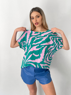 Remera de lino estampada AKIRA - Moda_Relativa