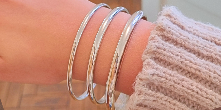 <p><i><b><strong style="font-size: 18px">PULSERAS</strong></b></i></p>