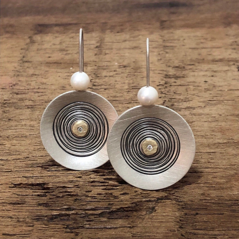 Brinco Ciranda grande com pérola biwa