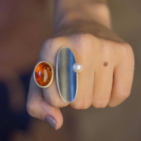 Âmbar ring with pearl
