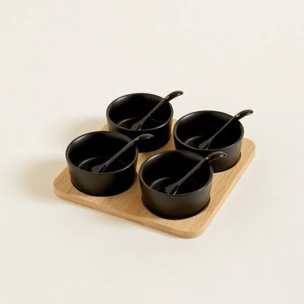 SET X 4 COPETINEROS CERAMICA NEGRA CON BASE BAMBOO Y CUCHARAS 20X20 CM