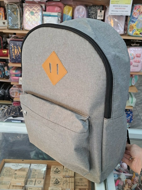 Mochila Lisa Aplique 1 Cierre
