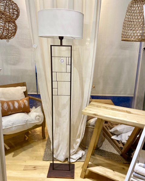 Lampara de pie de hierro oxido