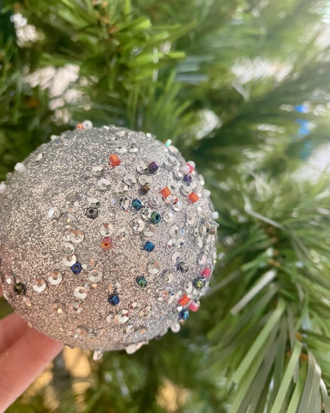 Esfera con puntos de colores