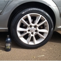 Tingidor Pretinho de Pneu Resistente 220ml Batom Black - comprar online