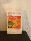 Con el reloj en el cuerpo (usado) - Graciela Moreschi