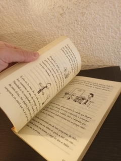 Diario de Greg 4 (usado pequeño detalle en tapa) - Jeff Kinney - Charlemosdelibros