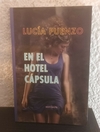 En el hotel cápsula (usado) - Lucía Puenzo