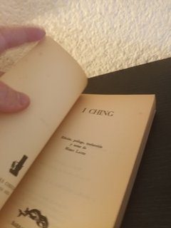 I Ching (usado) - Mirco Lauer (detalle de mala apertura y canto con cinta) - Charlemosdelibros