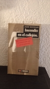 Incencio en el callejón (JD) (usado) - John Douglas