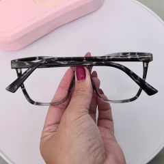 OM8715- ÓCULOS CLIP-ON TAINARA CINZA COM DETALHES - comprar online