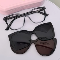 OM8715- ÓCULOS CLIP-ON TAINARA CINZA COM DETALHES