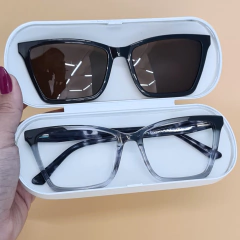 BA1292 - ÓCULOS CLIP-ON LAURA CINZA COM DETALHES na internet