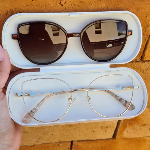 C0264 - OCULOS CLIP-ON MANU DOURADO COM MARROM