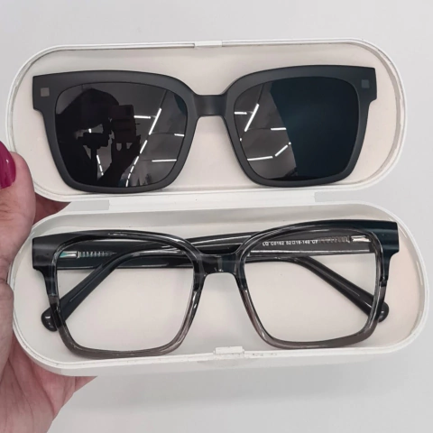 C0162- OCULOS CLIP-ON FELIPE CINZA TRANSLUCIDO COM DETALHES