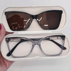 BA1289 - OCULOS CLIP-ON JASMINE CINZA TRANSLUCIDOS COM DETALHES na internet