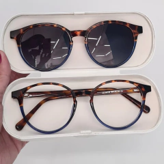 C0159 - ÓCULOS CLIP-ON LANA ANIMAL PRINT COM AZUL na internet