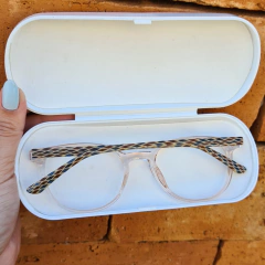 T710 - ARMAÇÃO CONVENCIONAL LUIZA NUDE TRANSLUCIDO na internet