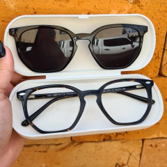 OM10023 - OCULOS CLIP-ON JULIAN PRETO COM DETALHES - comprar online