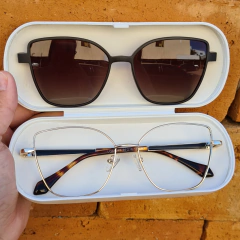 LQC0247 - OCULOS CLIP-ON MANUELA DOURADO COM MARROM - comprar online