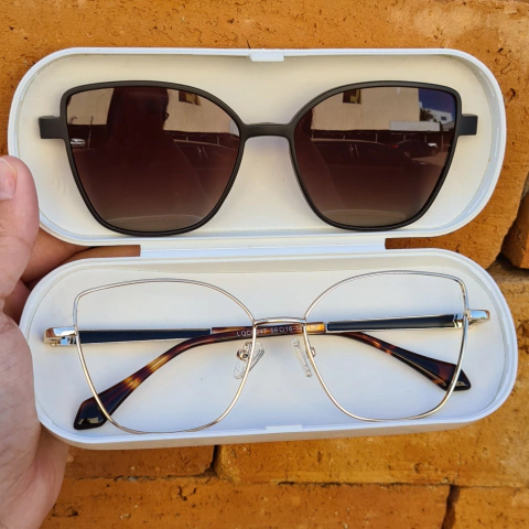 LQC0247 - OCULOS CLIP-ON MANUELA DOURADO COM MARROM - comprar online