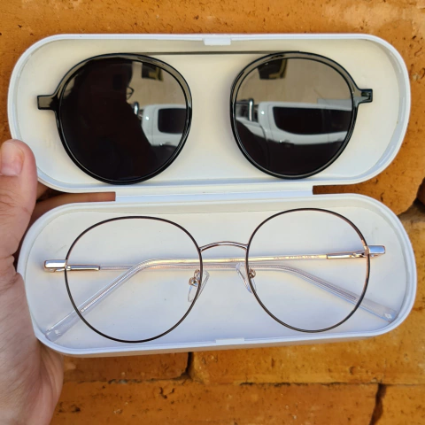 S8006 - OCULOS CLIP-ON CRIS PRETO COM DOURADO - comprar online