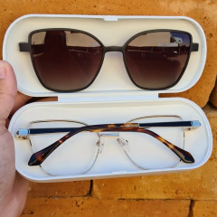 LQC0247 - OCULOS CLIP-ON MANUELA DOURADO COM MARROM na internet