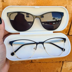 OM22417 - OCULOS CLIP-ON AYLA PRETO COM DOURADO - NB Óculos