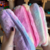 Estojo de Pelúcia Tie Dye com Pompom Uniso - comprar online