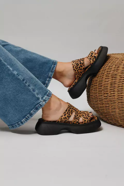 Zueco con faja ancha (2305GR)