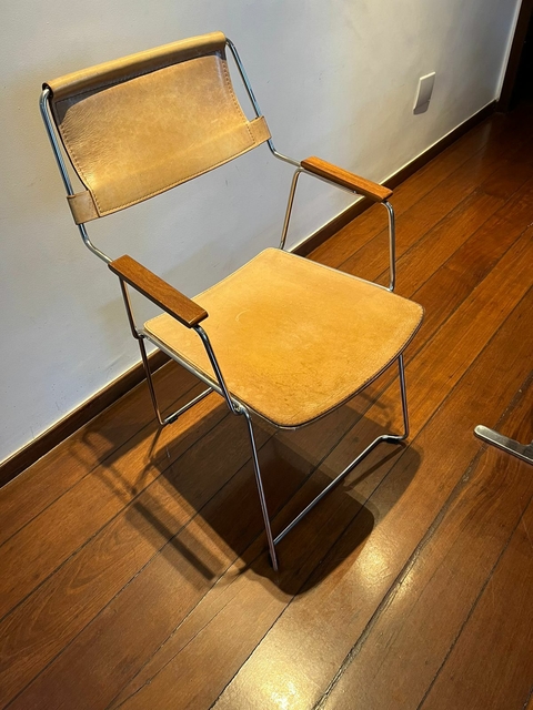 Cadeira Vira Vira com Braço em Couro Envelhecido - Design Pedro Useche (2679)