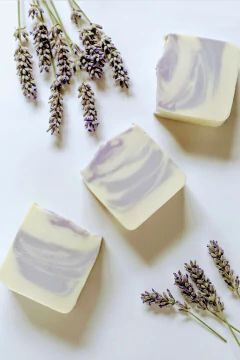 JABON ARTESANAL DE LAVANDA Y KARITÉ