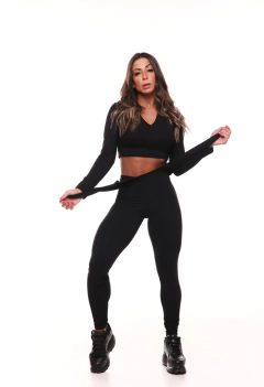 CROPPED GOLA V PRETO MANGA LONGA