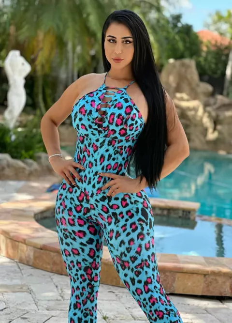 MACACÃO ANIMAL PRINT TURQUESA COM PINK EMPINA BUMBUM