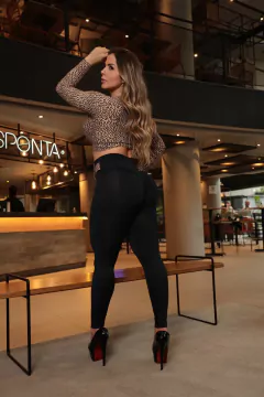 CONJUNTO LEGGING PRETA CINTO ELEGANCE TOP ONÇA EMPINA BUMBUM EXCLUSIVO - comprar online