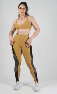 CONJUNTO MB DOURADO LEGGING COM DETALHE DE TELA ALTA COMPRESSÃO EXCLUSIVO