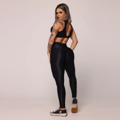 CONJUNTO TOP EGEO COM LEGGING EMPINA BUMBUM GLOSSY PRETO - comprar online