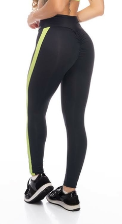 CONJUNTO CROPPED STYLE TREND COM LEGGING LINE LET'SGYM na internet