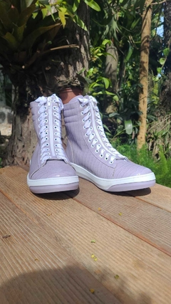 TÊNIS COLLAB JUJU SALIMENI HARDCOREFOOTWEAR CROCO LILAS na internet