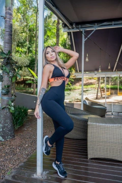 MACACÃO STRAPPY PEOPLE FIT ELÁSTICO LARANJA E PRETO - online store