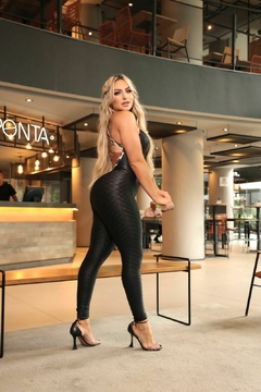 MACACÃO ELEGANCE GLOW PRETO COM DETALHE NO BUSTO ONÇA EXCLUSIVO - buy online