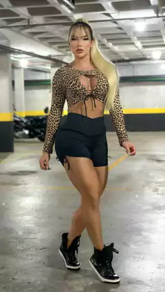 CONJUNTO EMPINA BUMBUM SHORT BLACK CROPPED ONÇA MANGA LONGA EXCLUSIVO
