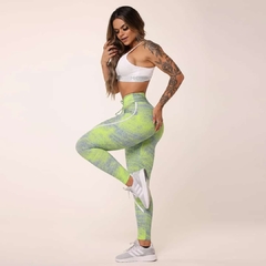 CONJUNTO TOP MILANO BRANCO COM ELASTICO CINZA COM LEGGING RECORTE EMPINA BUMBUM JEANS COOL EXCLUSIVA