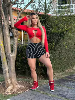 CONJUNTO EMPINA BUMBUM SHORT BLACK COM LISTRAS E CROPPED RED MANGA LONGA EXCLUSIVO
