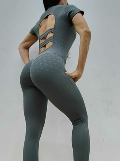 MACACÃO JACQUARD COM ZÍPER VÁRIAS CORES EXCLUSIVO