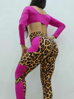 Image of CONJUNTO LEGGING ONÇA VÁRIAS CORES DETALHE NA PERNA E TOP MANGA LONGA EXCLUSIVO